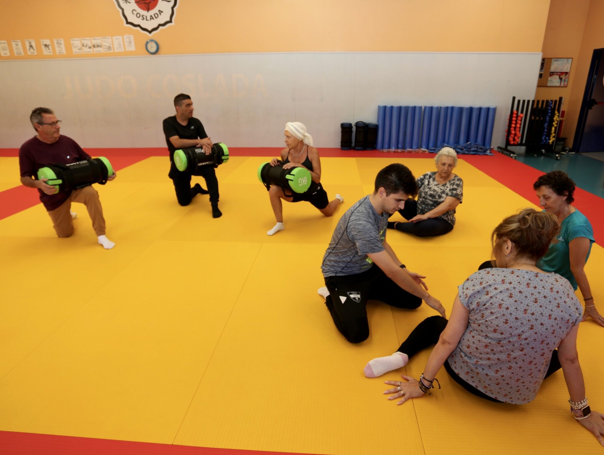 Coslada impulsa una nueva edición del programa de ejercicio terapéutico para pacientes oncológicos y con Parkinson